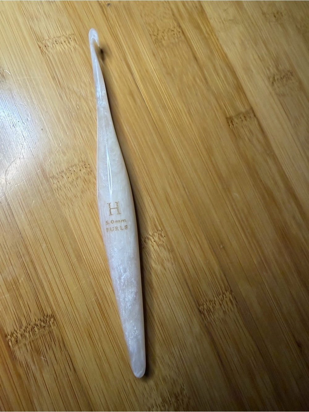 Furls streamline H 5.0mm crochet hook